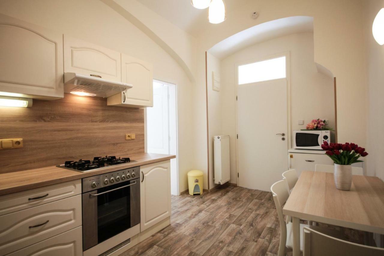 Family Duplex On Wenceslas Square Apartment Prague Luaran gambar