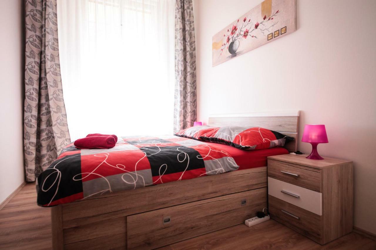 Family Duplex On Wenceslas Square Apartment Prague Luaran gambar