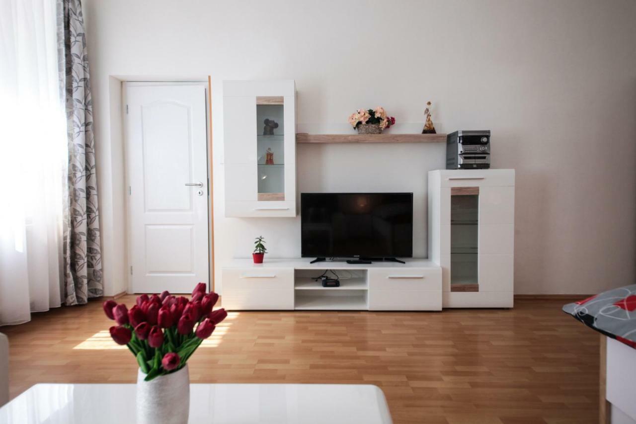 Family Duplex On Wenceslas Square Apartment Prague Luaran gambar